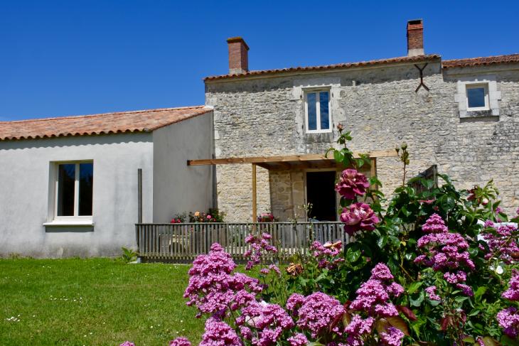 La Volière à Saint-Denis-du-Payré : extérieur