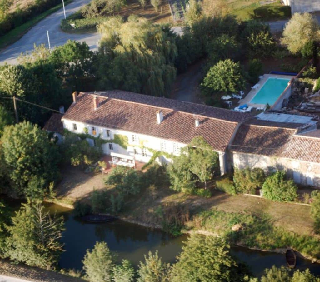 Grand gîte du Marais poitevin à Damvix : extérieur