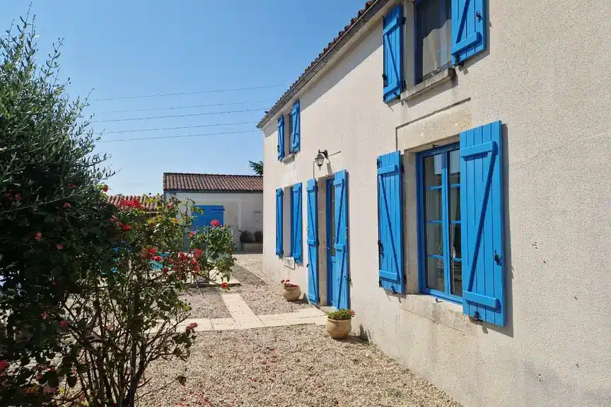 La Maison Bleue à Saint-Pierre-le-Vieux