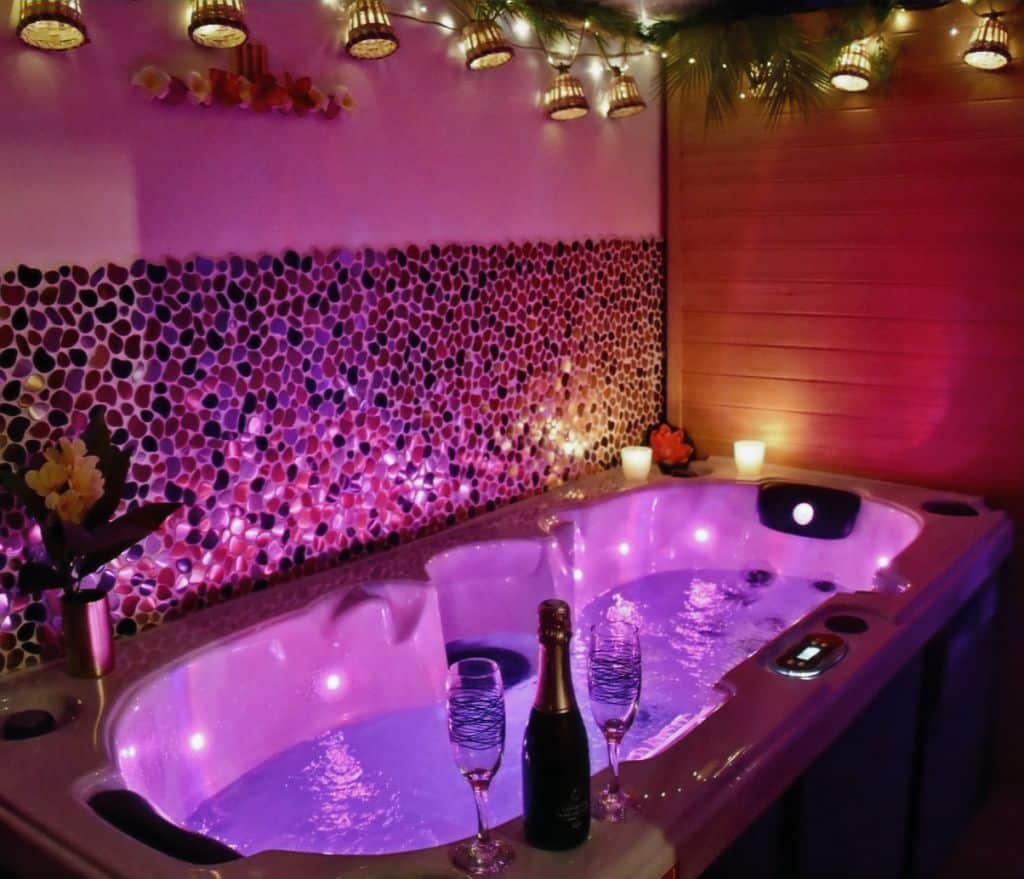 Escale à Bali – Love Room à Saint-Vincent-sur-Graon : espace bien-être