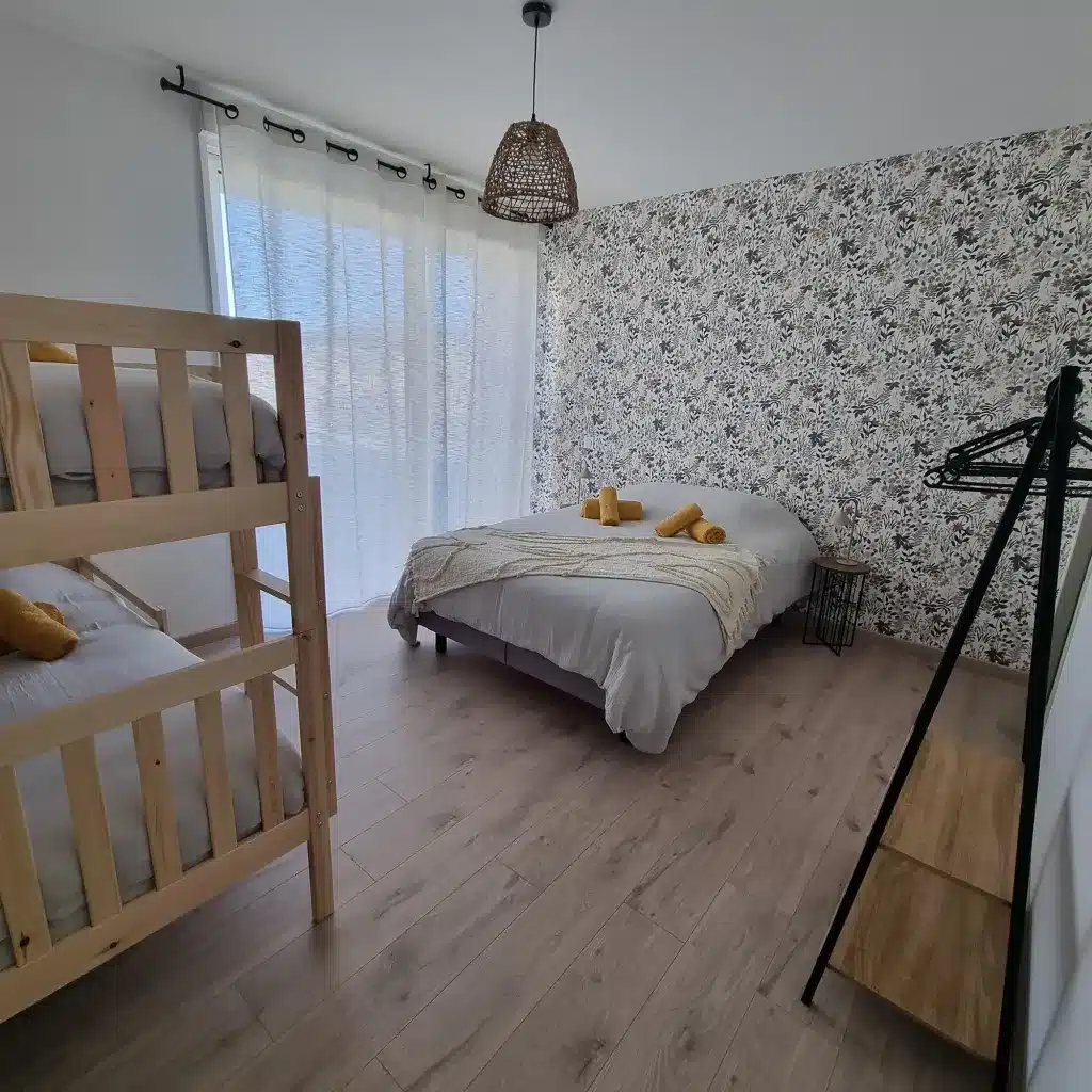 L'Atelier de la Cour à Montaigu-Vendée : chambre