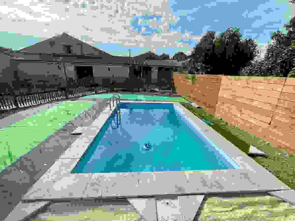 Gîte Océan à Saint-Révérend : piscine
