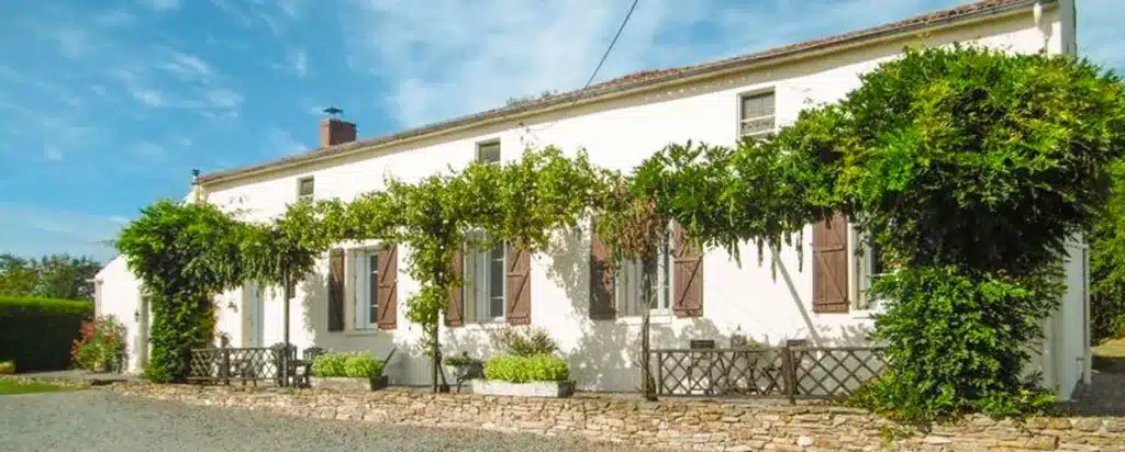 Tentes Safari à Loge-Fougereuse : extérieur