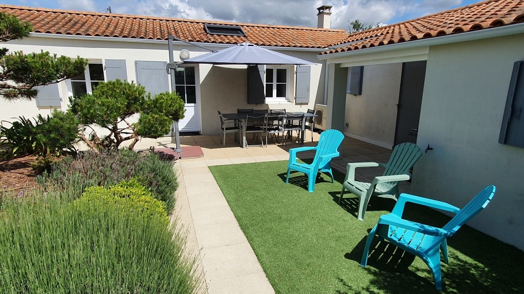 Villa d'Arçay à L'Aiguillon-la-Presqu'île : terrasse et jardin