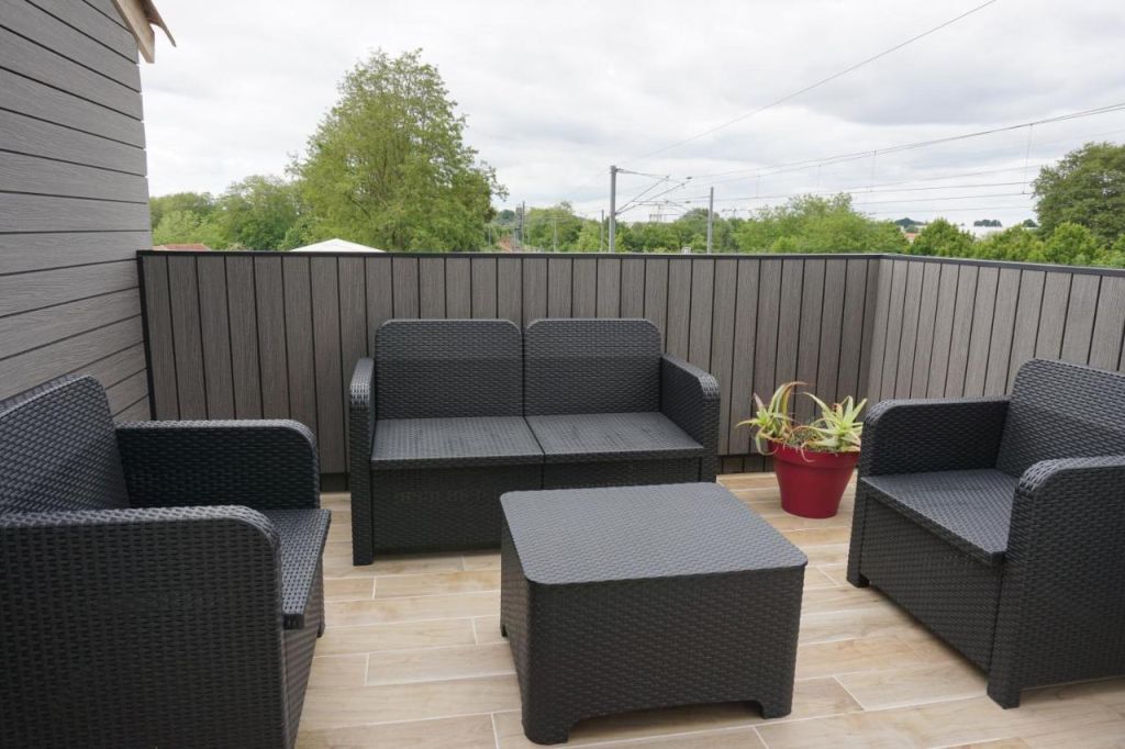 Appart Cosy à La Roche-sur-Yon : terrasse et jardin