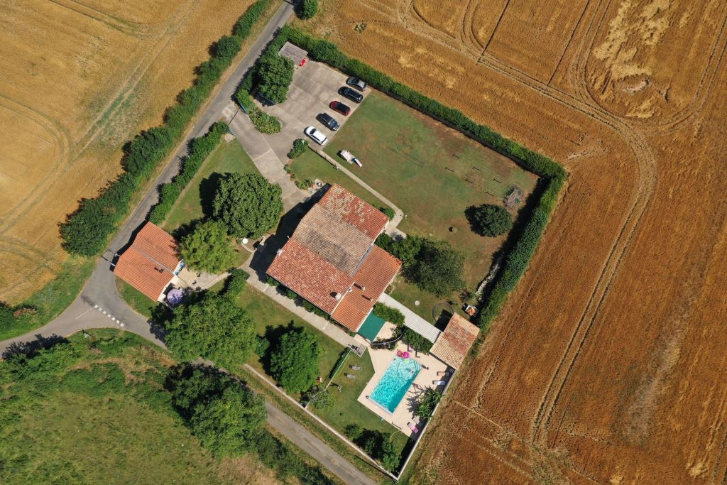Le Petit Paradis de Morphée à Benet : extérieur