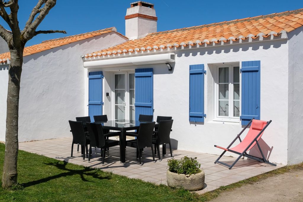 La Petite Guérnerine à La Guérinière : terrasse et jardin