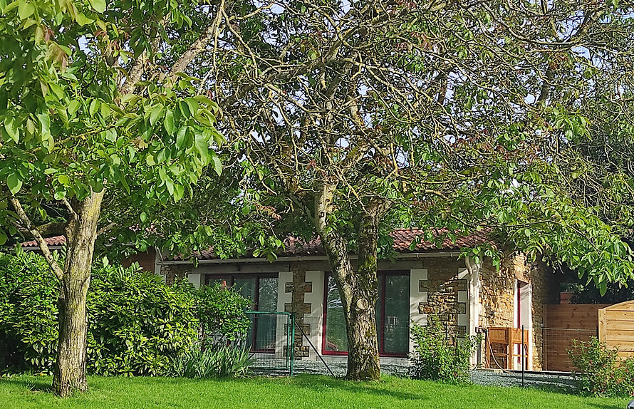La suite familiale à Saint-Juire-Champgillon : extérieur