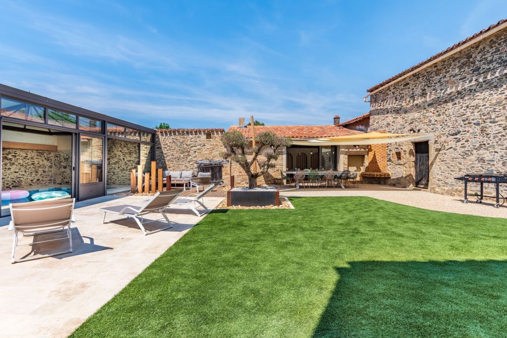 L'Officine à Montaigu-Vendée : terrasse et jardin