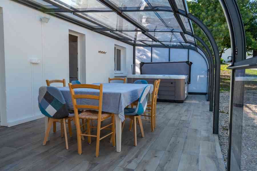 Le Cayuga à Avrillé : terrasse et jardin