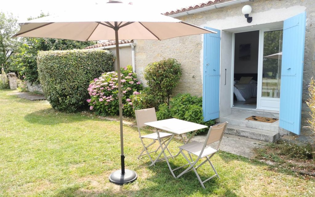 L'Avocette à Chaillé-les-Marais : terrasse et jardin