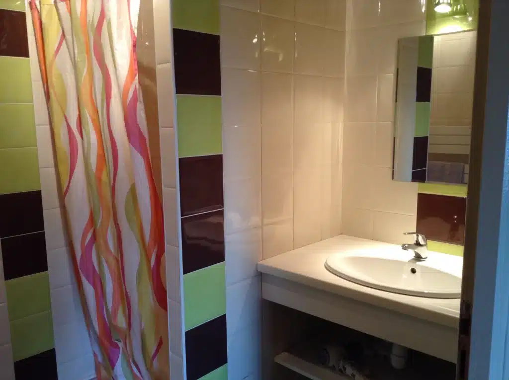 Gîte La Glycine à Montaigu-Vendée : salle de bain
