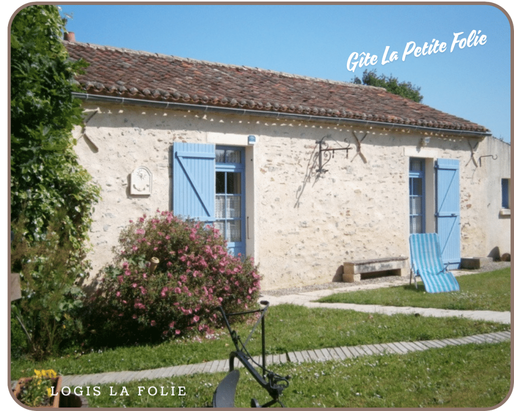 Gîte La Petite Folie à Mareuil-sur-Lay-Dissais : extérieur