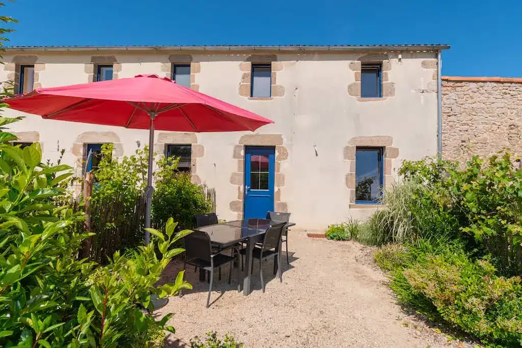 Le Logis de Concise – Gite La Maisonnette à Les Herbiers : extérieur