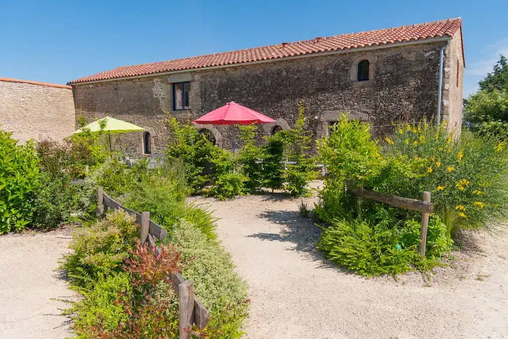 Le Logis de Concise – Gite Le Palefrenier à Les Herbiers : extérieur