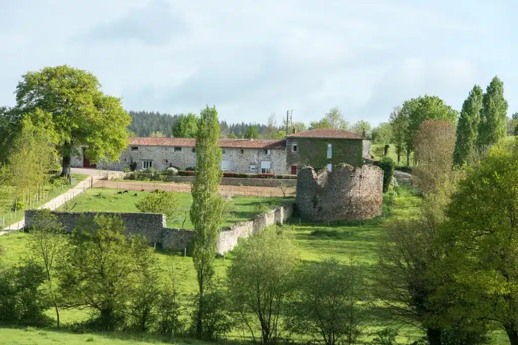 Le Logis à Sèvremont : extérieur