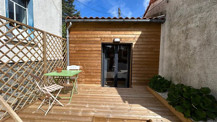 Maison Vaniméou à Pouzauges : terrasse et jardin