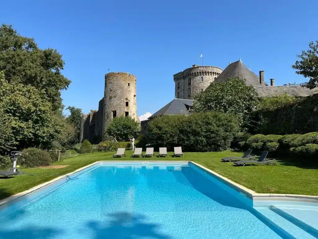 Aile Néo-Renaissance à Sèvremont : piscine