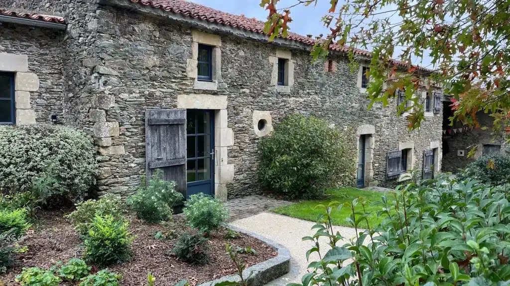 Alexandrin à Saint-Maurice-des-Noues : extérieur