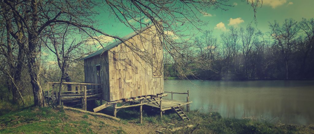 La Cabane les pieds dans l’eau à Bourneau : extérieur