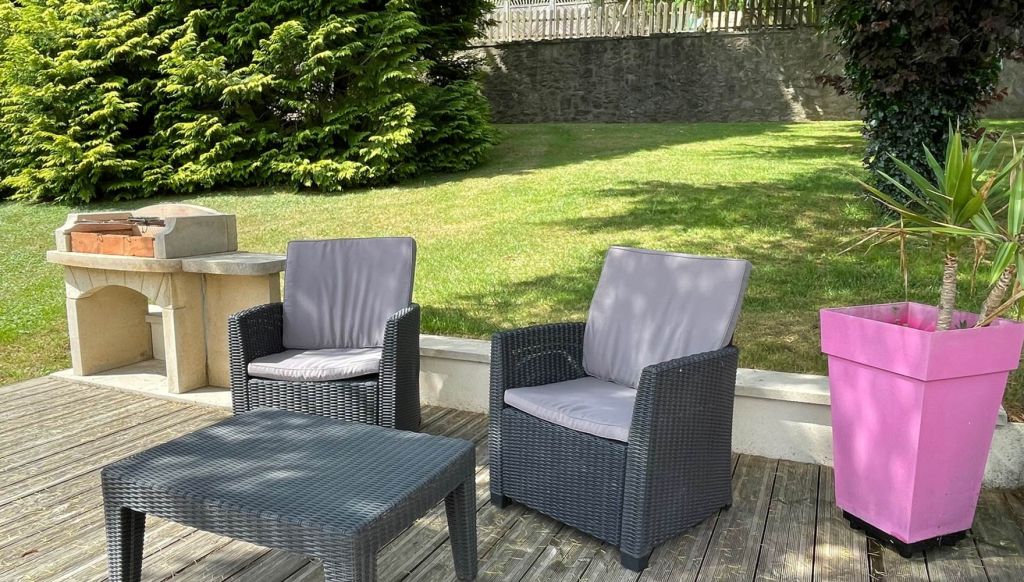 Le Grenier à Pouzauges : terrasse et jardin