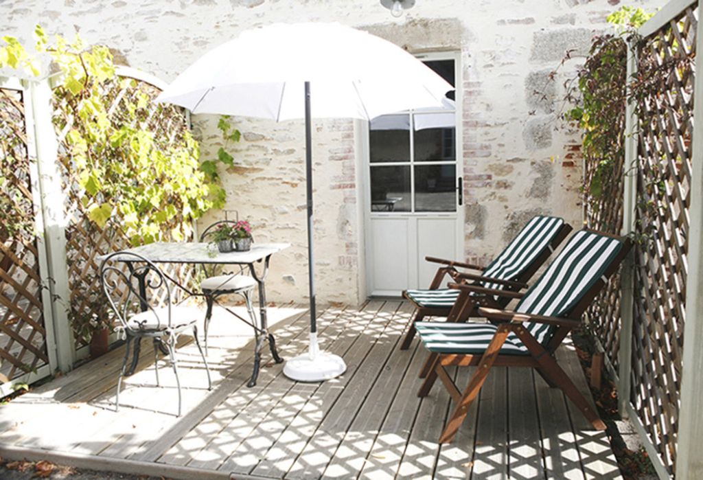 Gîte Coquelicot à Talmont-Saint-Hilaire : terrasse et jardin