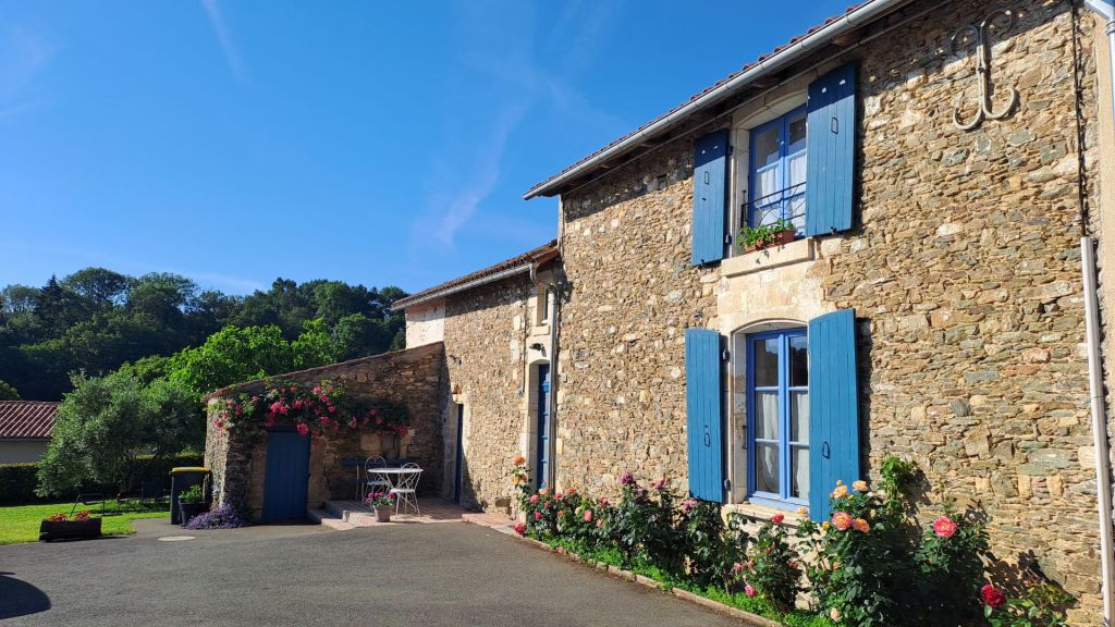 Le Relais de la Grande Rue à Vouvant : extérieur