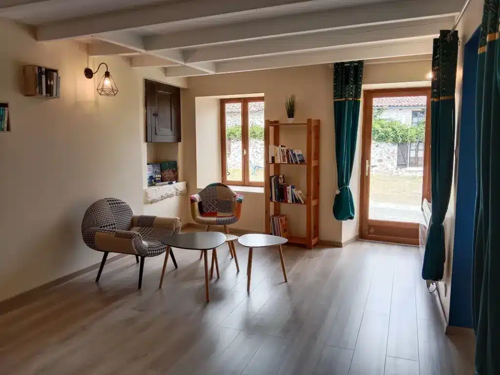 La Tanière à Marillet : salon