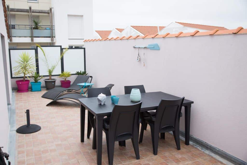 La Terrasse à Saint-Gilles-Croix-de-Vie : terrasse et jardin