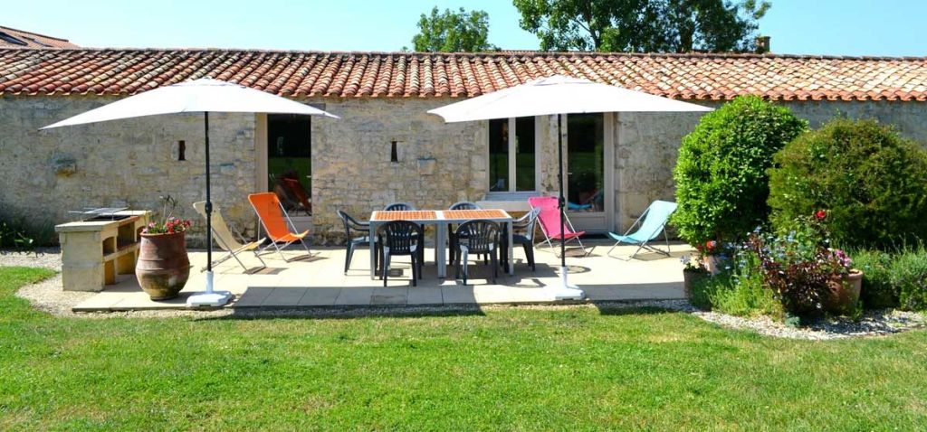 Le Verger à Saint-Denis-du-Payré : terrasse et jardin