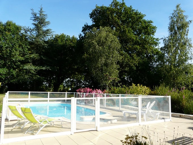 Gîte Rustique à Saint-Martin-Lars-en-Sainte-Hermine : piscine