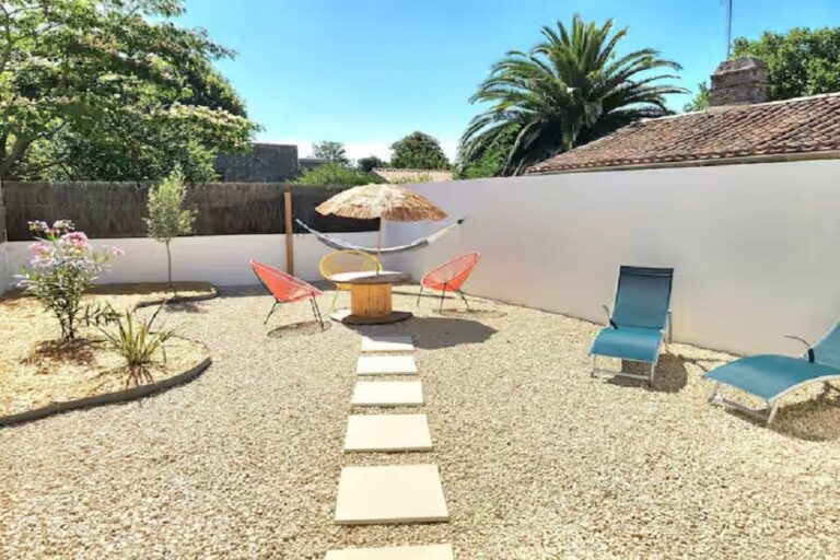 Grain de Bohème à Bouin : terrasse et jardin