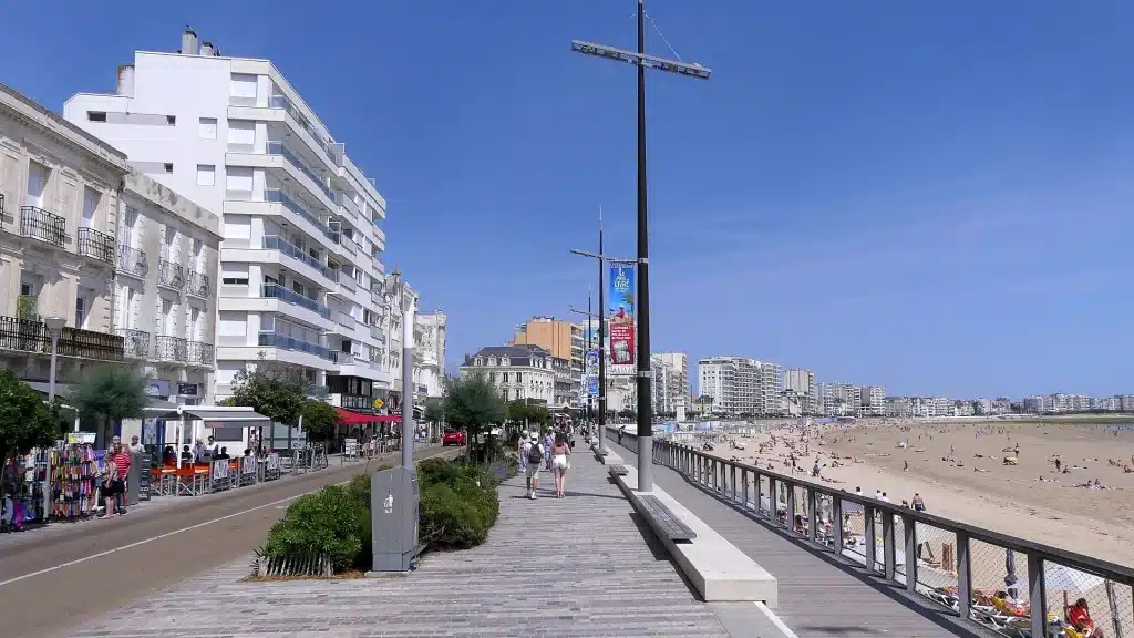 Le remblai et la Grande Plage aux Sables-d'Olonne