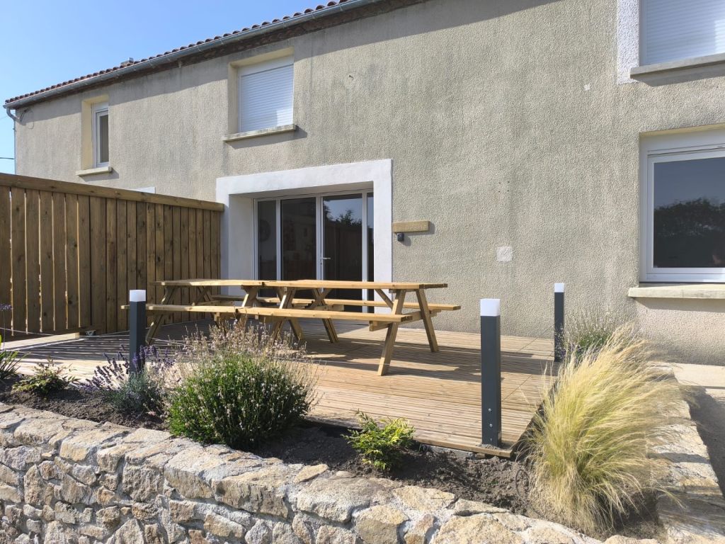Le Chêne à Chanverrie : terrasse et jardin