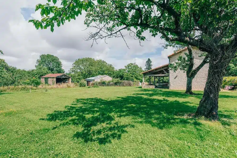 Le Logis de Suzanne à Rives-du-Fougerais : extérieur