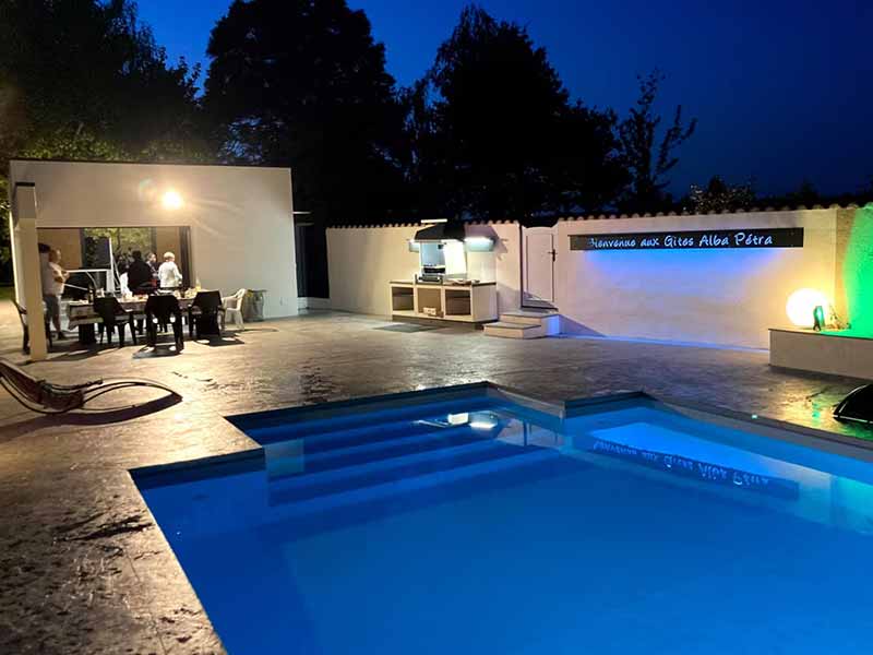 Gîte Albapétra à Le Boupère : piscine