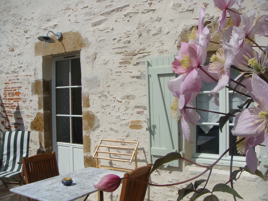 Gîte Rose à Talmont-Saint-Hilaire : terrasse et jardin