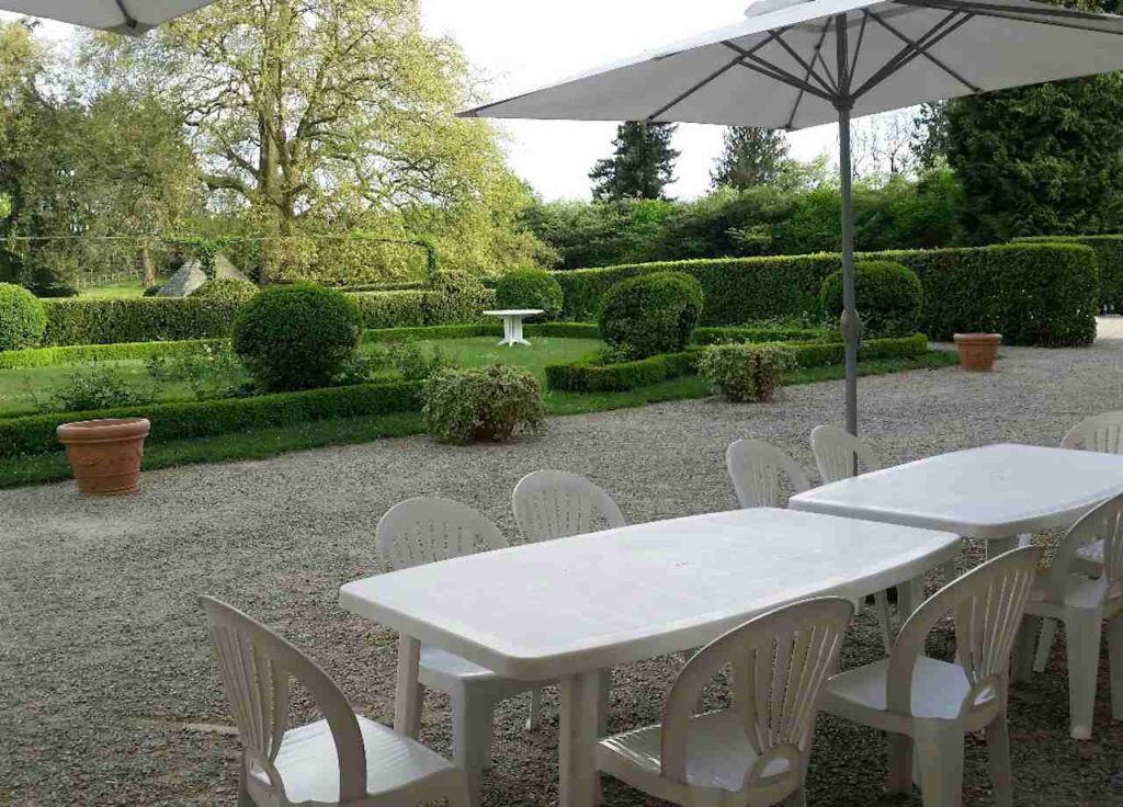 La Terrasse à Sèvremont : terrasse et jardin