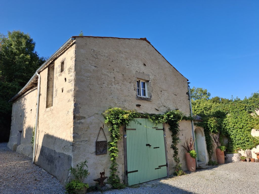 Les Granges des Sabiron à Vouvant : extérieur