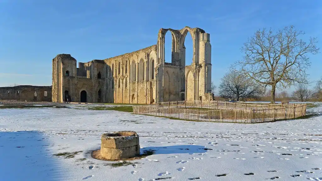 Vue de l'abbaye de Maillezais, en Vendée
