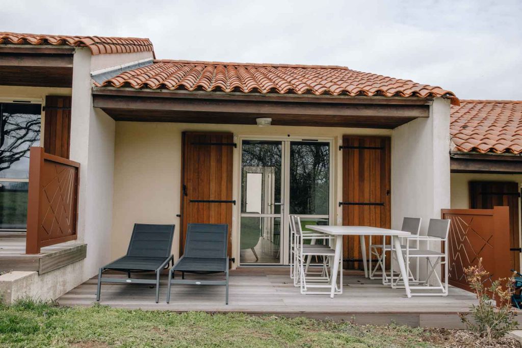 Alix à Vouvant : terrasse et jardin