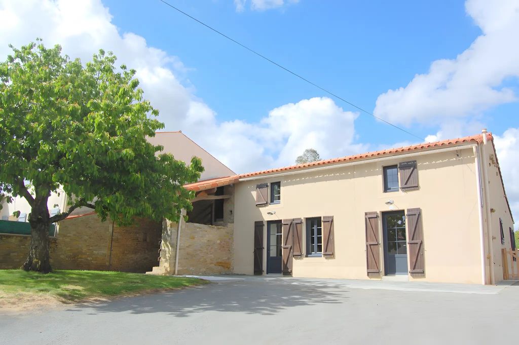 Gîte de l'Échaudi à La Réorthe : extérieur